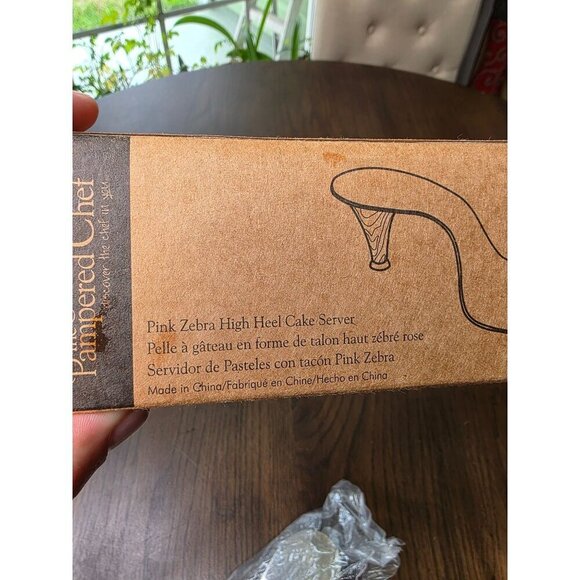 Pampered Chef Pink Zebra High Heel Cake Server #1171 Magnetic - Picture 10 of 12